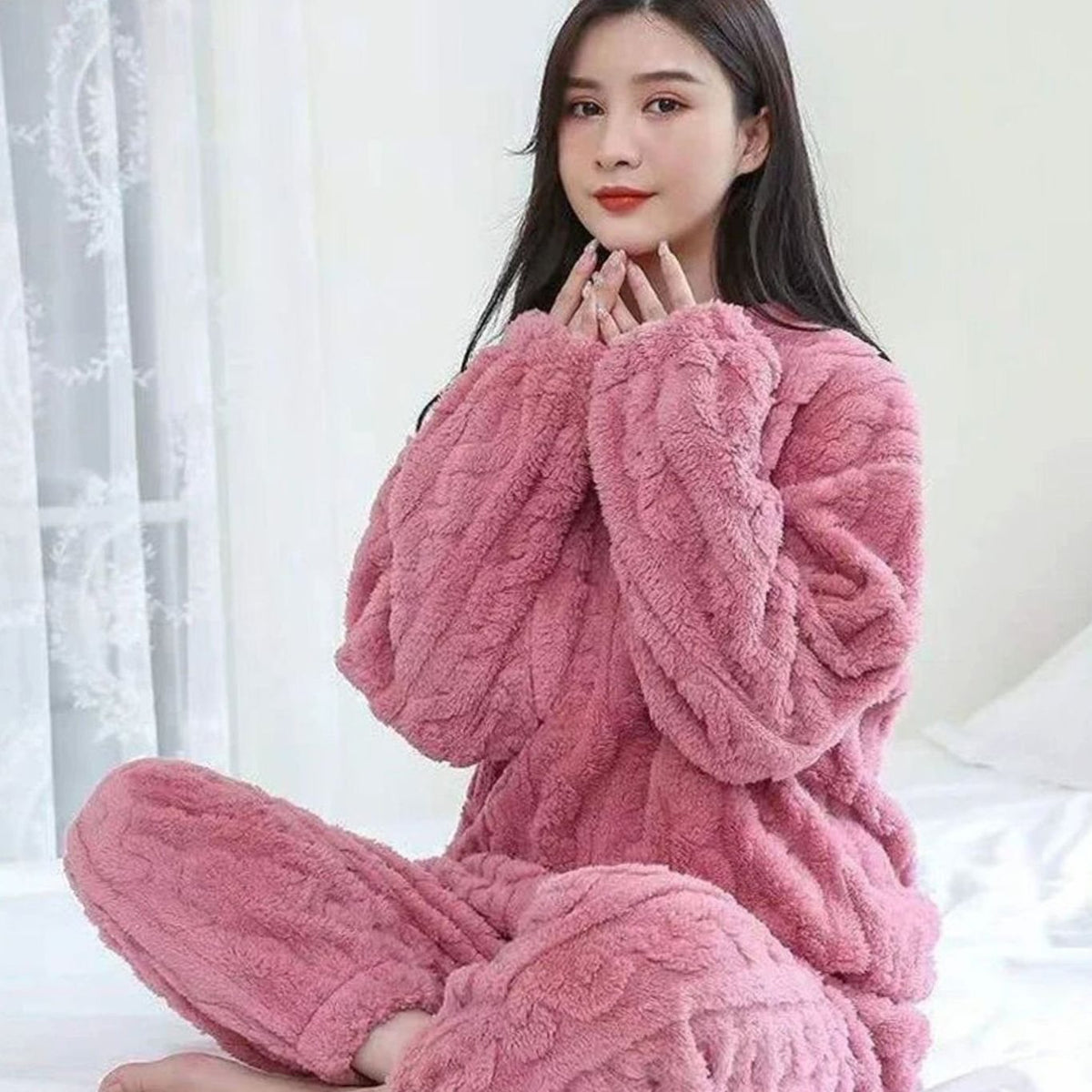 angela-relaxed-fit-fleece-two-piece-set-img1.jpg