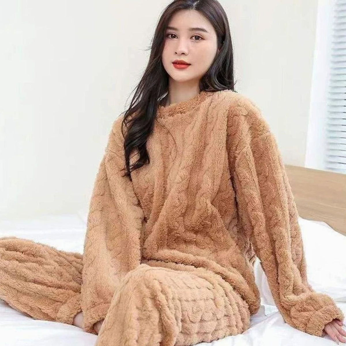angela-relaxed-fit-fleece-two-piece-set-img3.jpg