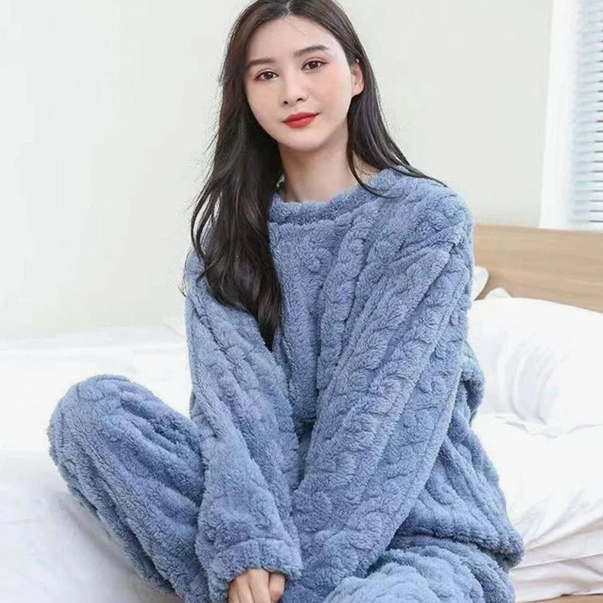 angela-relaxed-fit-fleece-two-piece-set-img5.jpg