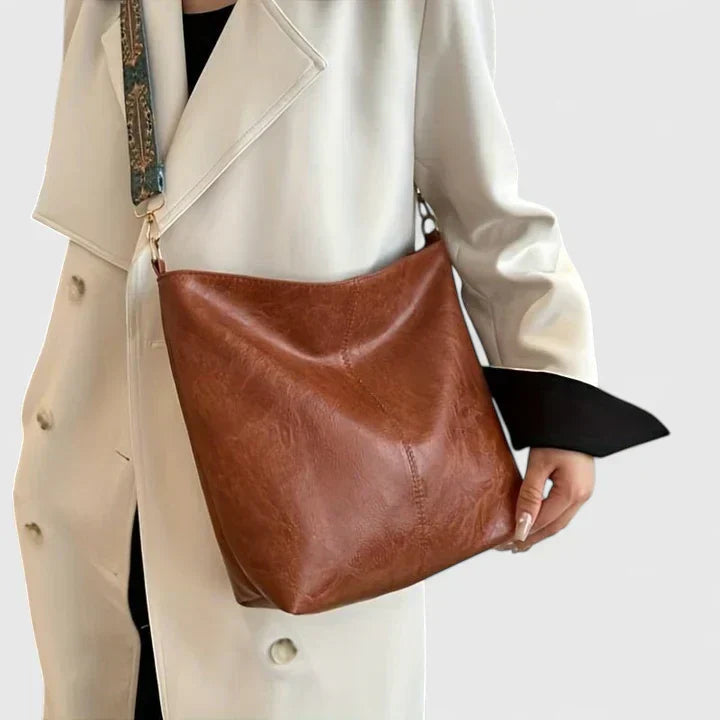 barbara-minimalist-shoulder-bag-img2.webp
