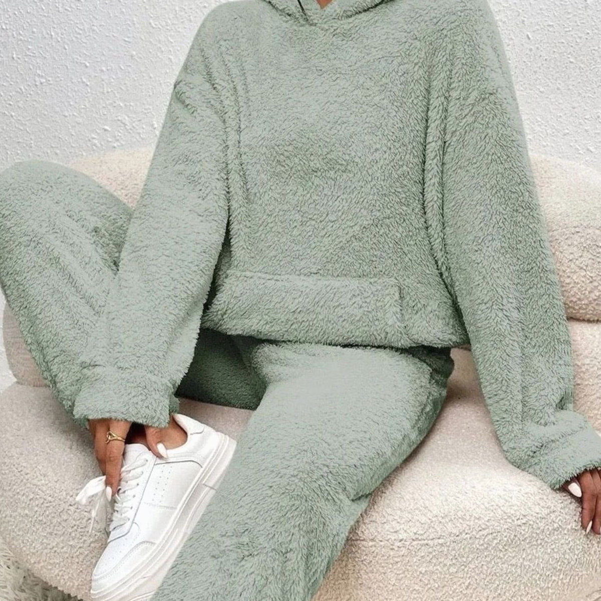 christine-relaxed-fit-plush-fleece-two-piece-set-img4.jpg