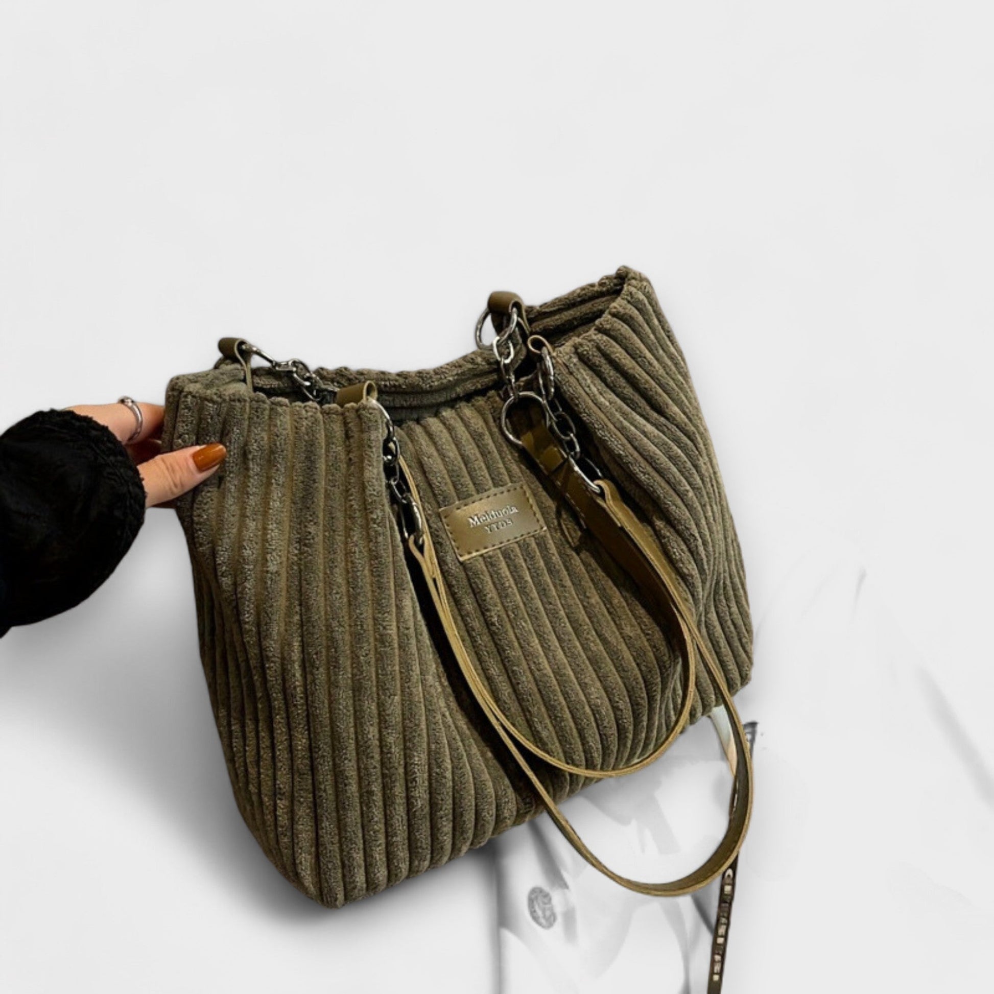 diane-minimalist-shoulder-bag-img1.jpg