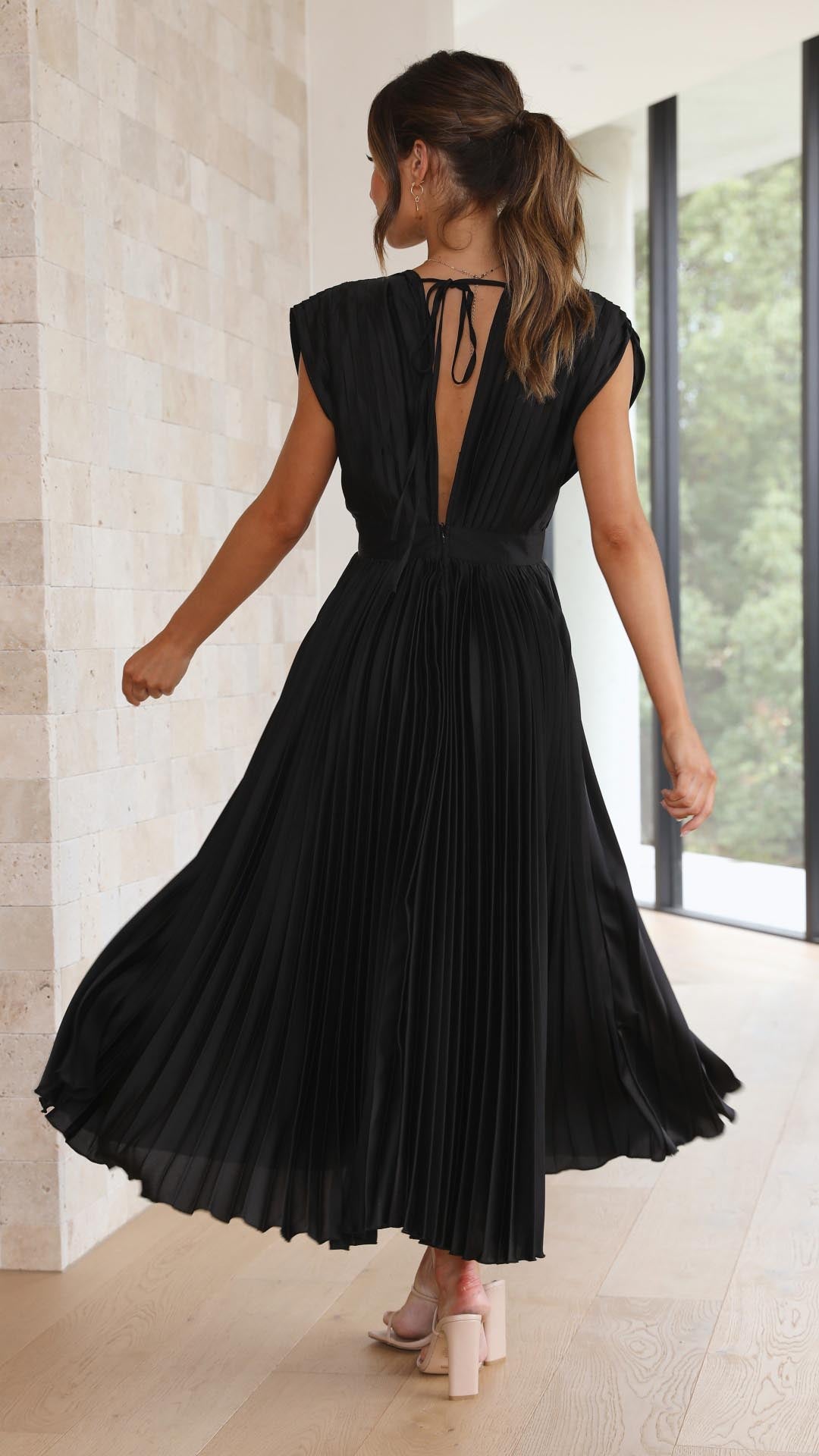 jacqueline-elegant-pleated-maxi-dress-for-women-img19.jpg
