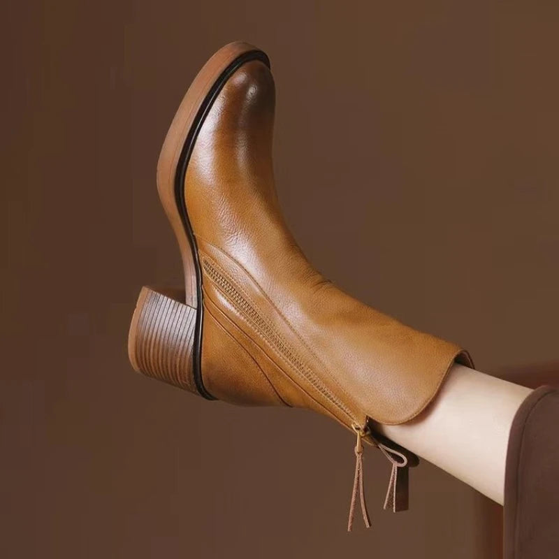 mary-classic-ankle-boots-img1.webp