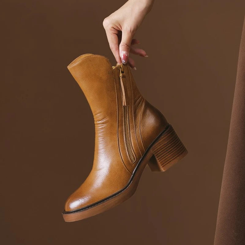 mary-classic-ankle-boots-img2.webp
