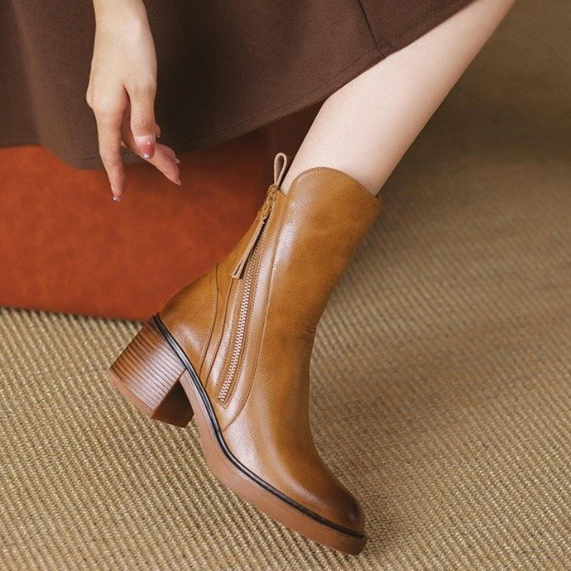mary-classic-ankle-boots-img5.webp