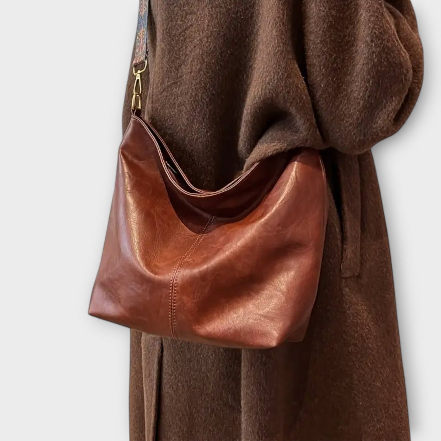 stephanie-minimalist-shoulder-bag-with-unique-strap-img2.jpg